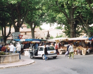 Aups market square