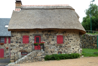 Valbeleix thatched house