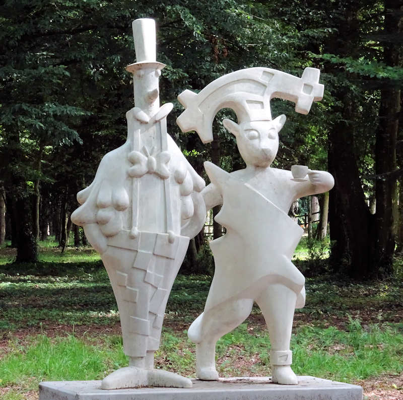 Pire sculpture park clowns