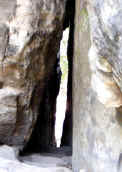 Prachovsk skaly - narrow crevice path