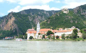 Drnstein across Donau from Rossatz