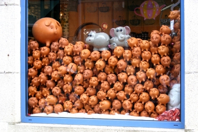 Guerande piggy bank shop window